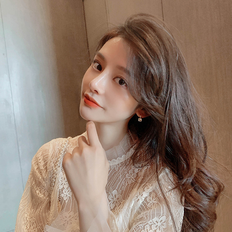 Pendientes cuadrados pequeños al por mayor temperamento cuadrado pendientes de circón joyería nuevos pendientes de azúcar plata