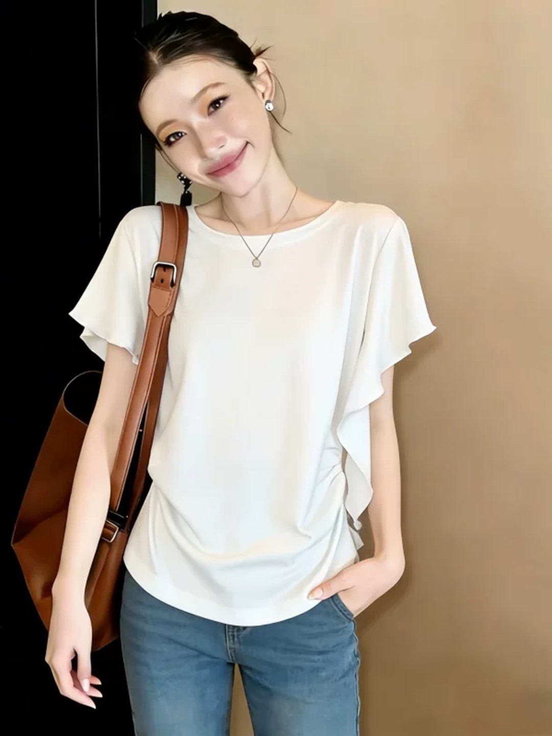 Áo thun tay ngắn cổ tròn viền lá sen nữ, dáng suông che bụng, form rộng thoải mái — màu đen