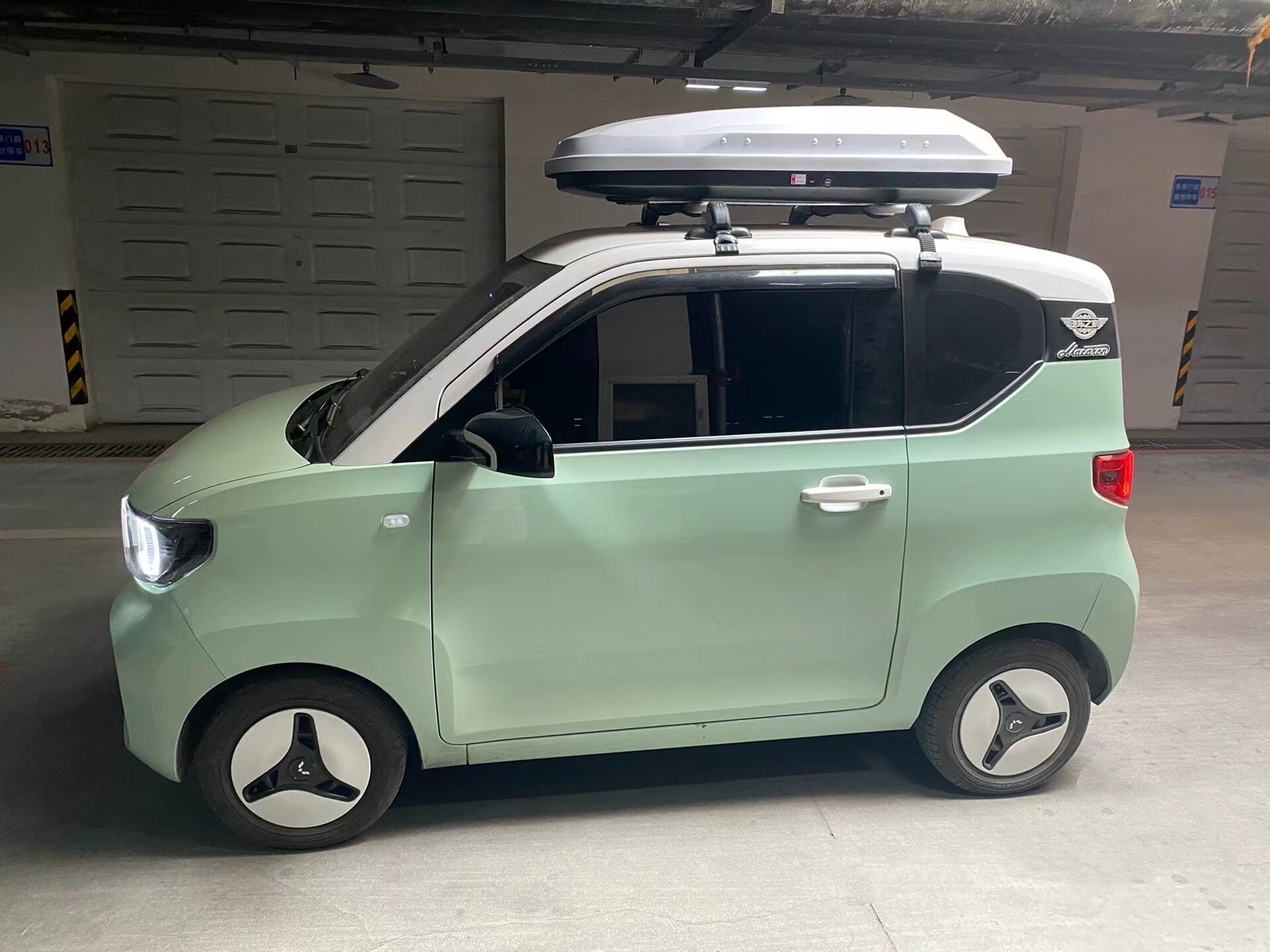 Suitable for Wuling Hongguang mini roof luggage box, third-generation macaron luggage rack, small SUV roof luggage box