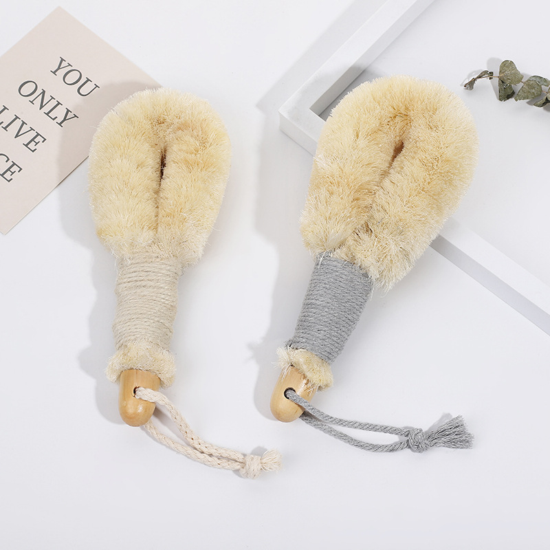 New-style sisal bath brush—gentle on skin, perfect for scrubbing and exfoliating while bathing or washing your back; features a cotton rope handle with anti-slip design and a sturdy wooden shaft.