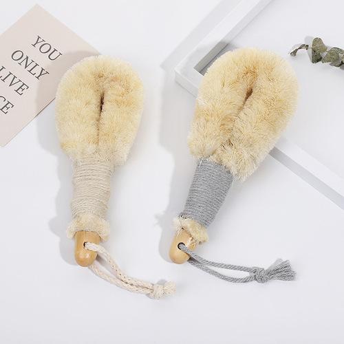 New-style sisal bath brush—gentle on skin, perfect for scrubbing and exfoliating while bathing or washing your back; features a cotton rope handle with anti-slip design and a sturdy wooden shaft.