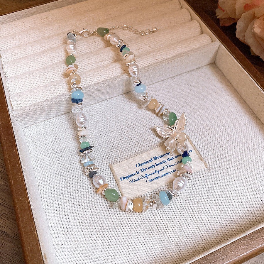 23 collar colgante de mariposa con perlas y piedras de color Perla