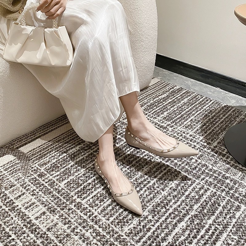 Pointed Toe Flats Women's Flats Flats European and American Soft-Soled Boat Shoes Versatile Flats Women's Shoes 2025 New Rivet Shoes