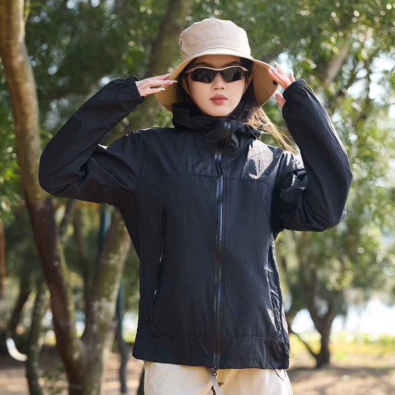 カンナの下で日焼け止めの服の女性の薄い通気性2025新型の日焼け止めの上着の男性の日焼け止めの上着のUPF100日焼け止めの服