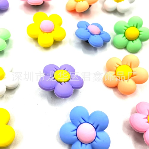 New product hole shoes flower shoe buckle PVC soft rubber flowers small flowers DIY accessory decoration buckle shoelace buckle