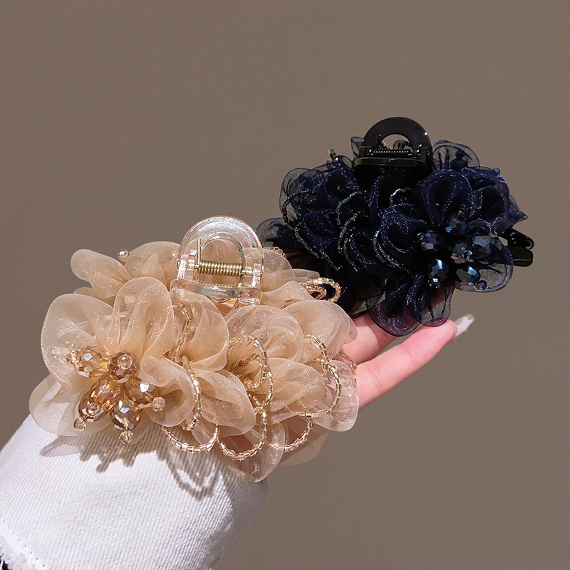 Elegant high crab pin