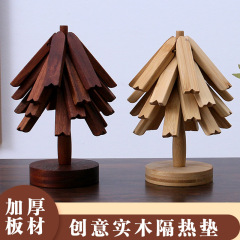 一本の木の砂の鍋は木製の台所の家庭用の碗のマットを敷きます。