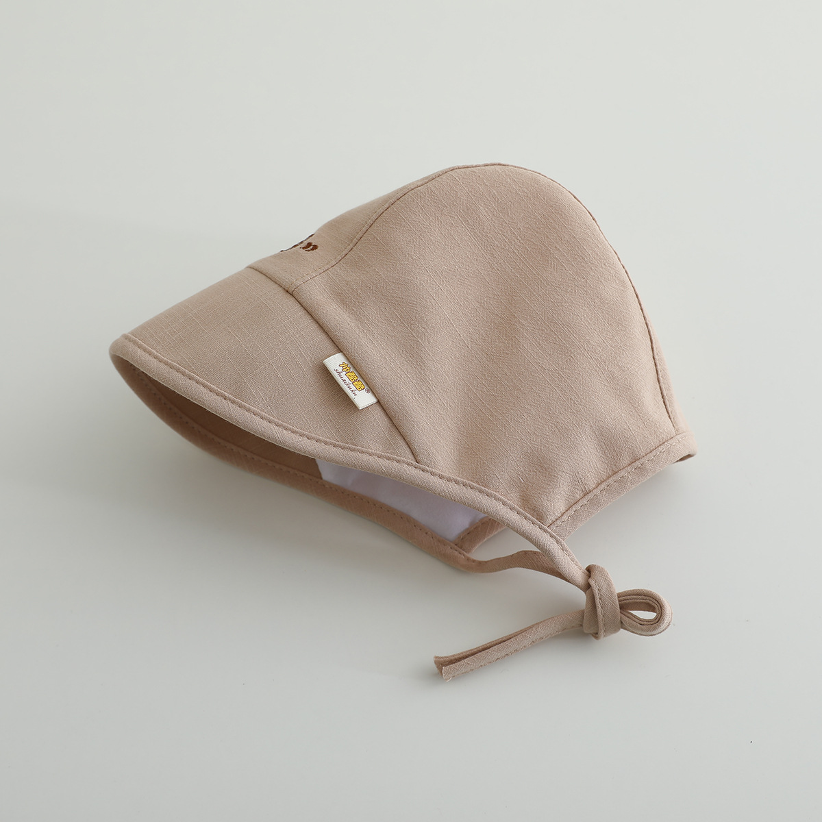 Sombrero para bebés primavera y otoño delgado correa sólida coreana Baotou sombrero de corte sombrero de sombra de sol recién nacido puerta de chimenea sombrero de neumático marea