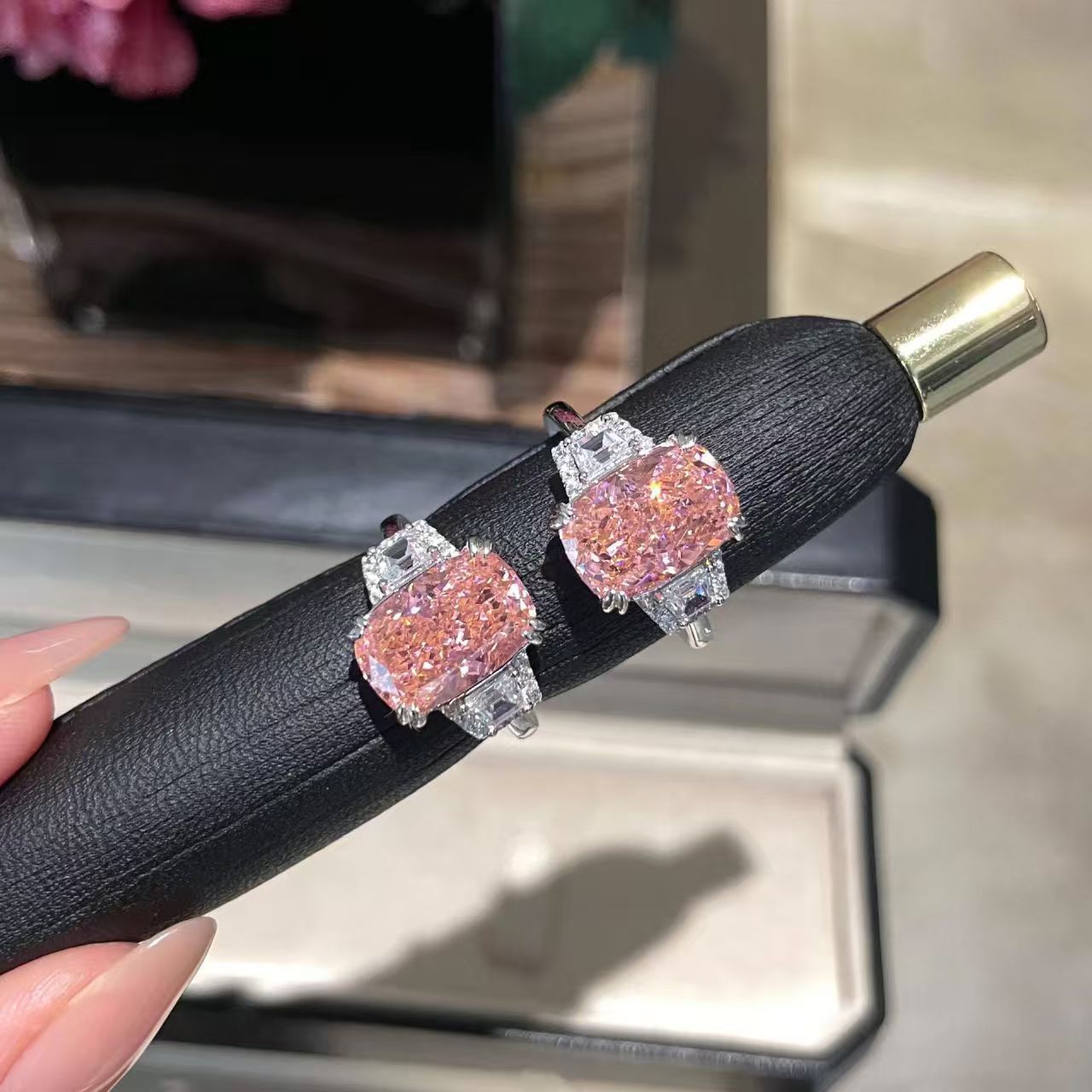 High-end Artificial Pink Ice-cut Designer Ring Light Luxury Style_voghion.com
