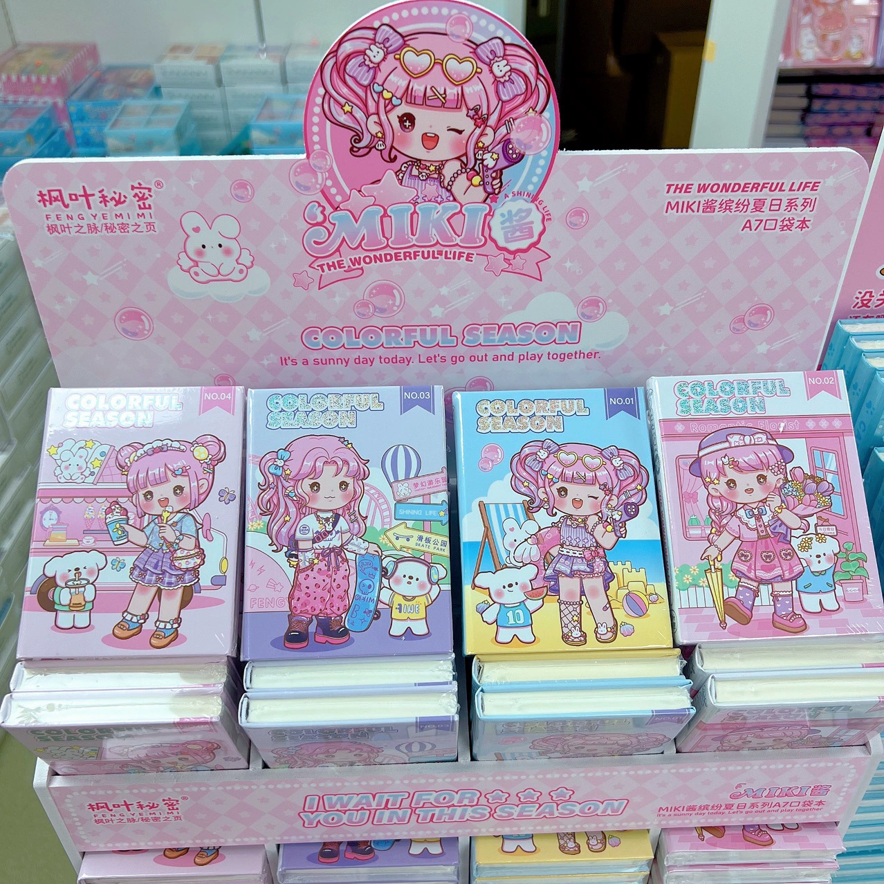 Карикатура может быть оснащена пружинной книгой формата A7 Sanrio Kippi. Карманная маленькая тетрадь студента