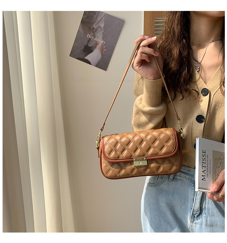 Classic Style Diamond Embroidery Thread Small Bag 2021 New Autumn And Winter Women's Bags Ins Messenger Bag Shoulder Underarm Small Square Bag display picture 13