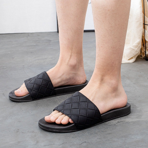 New European and American-style plus-size solid-color slippers for men—home indoor couple flip-flops, PVC casual slippers.