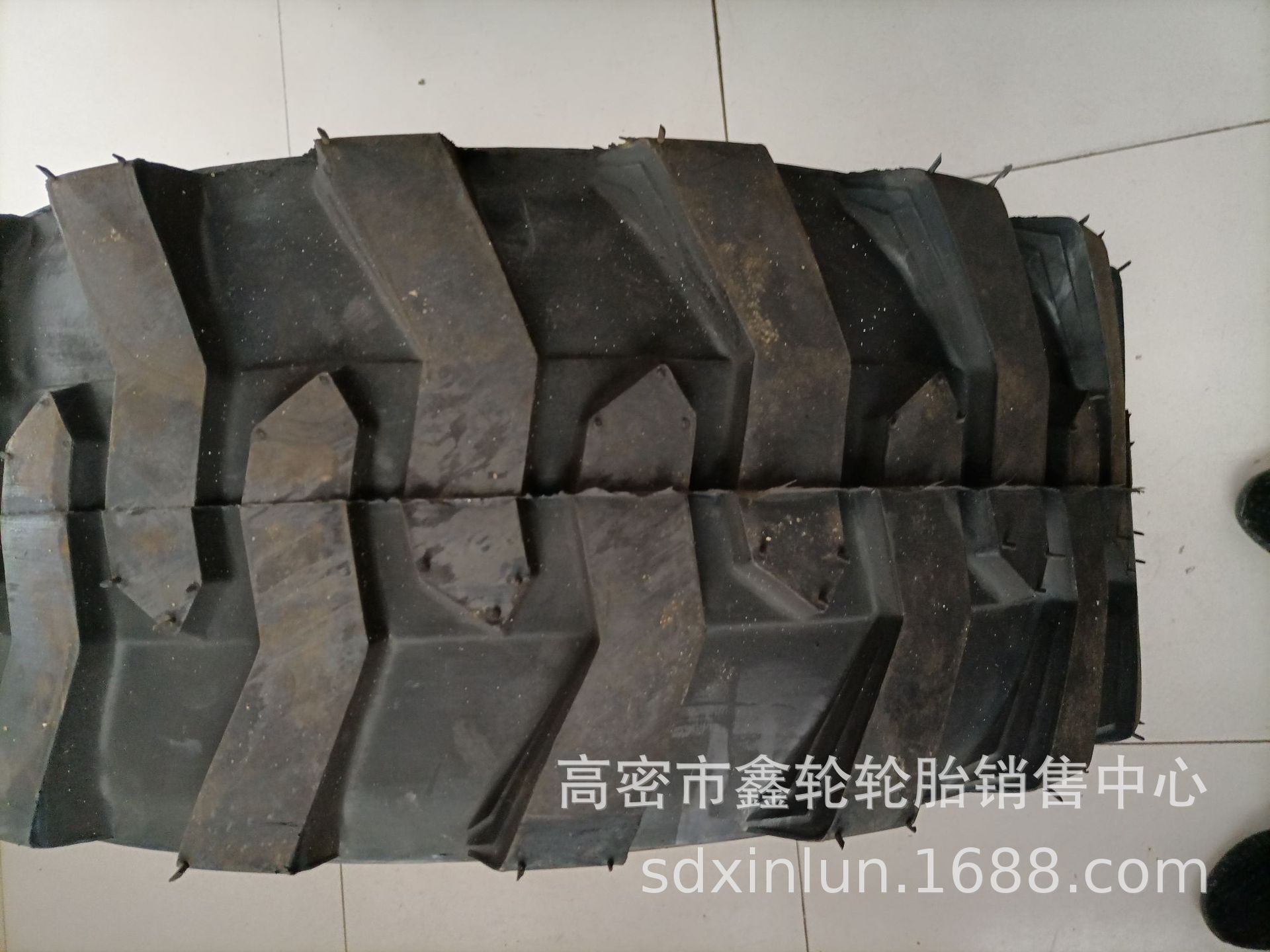 长期供应17.5/23.5-25 10/12-16.5 405/70-20/24 16.9-28轮胎