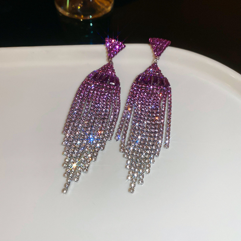 Agujas de plata transfronterizas flores de zircón aretes de bordillo estilo de moda pernos de auriculares lujosos de alto nivel de diseño de auriculares nicho