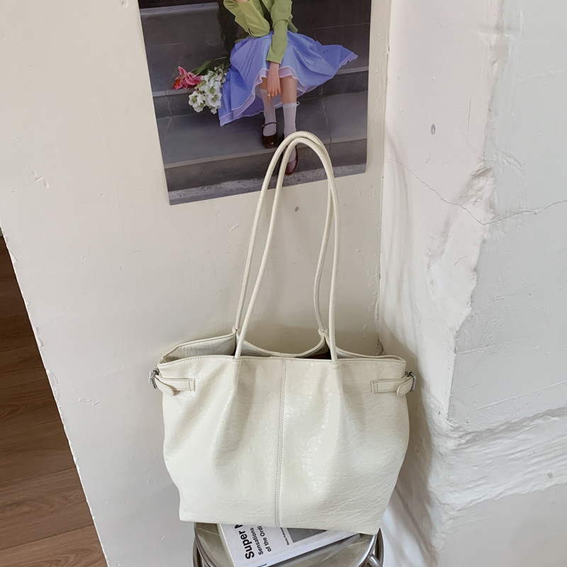 Large-capacity women's bag 2026 new spring model, high-end, trendy, versatile shoulder bag, commuter tote bag