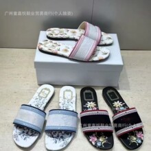 D������ĸ�̽���Ƥƽ�כ�ЬŮһ��.�U��ŮЬ�ķ���Ь�����zЬ��