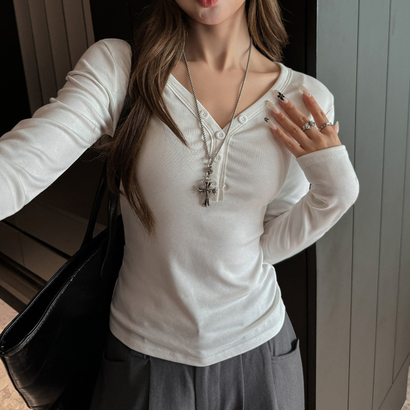 秋冬季磨毛V领纽扣设计高级感打底衫女内搭长袖t恤可外穿修身上衣|undefined