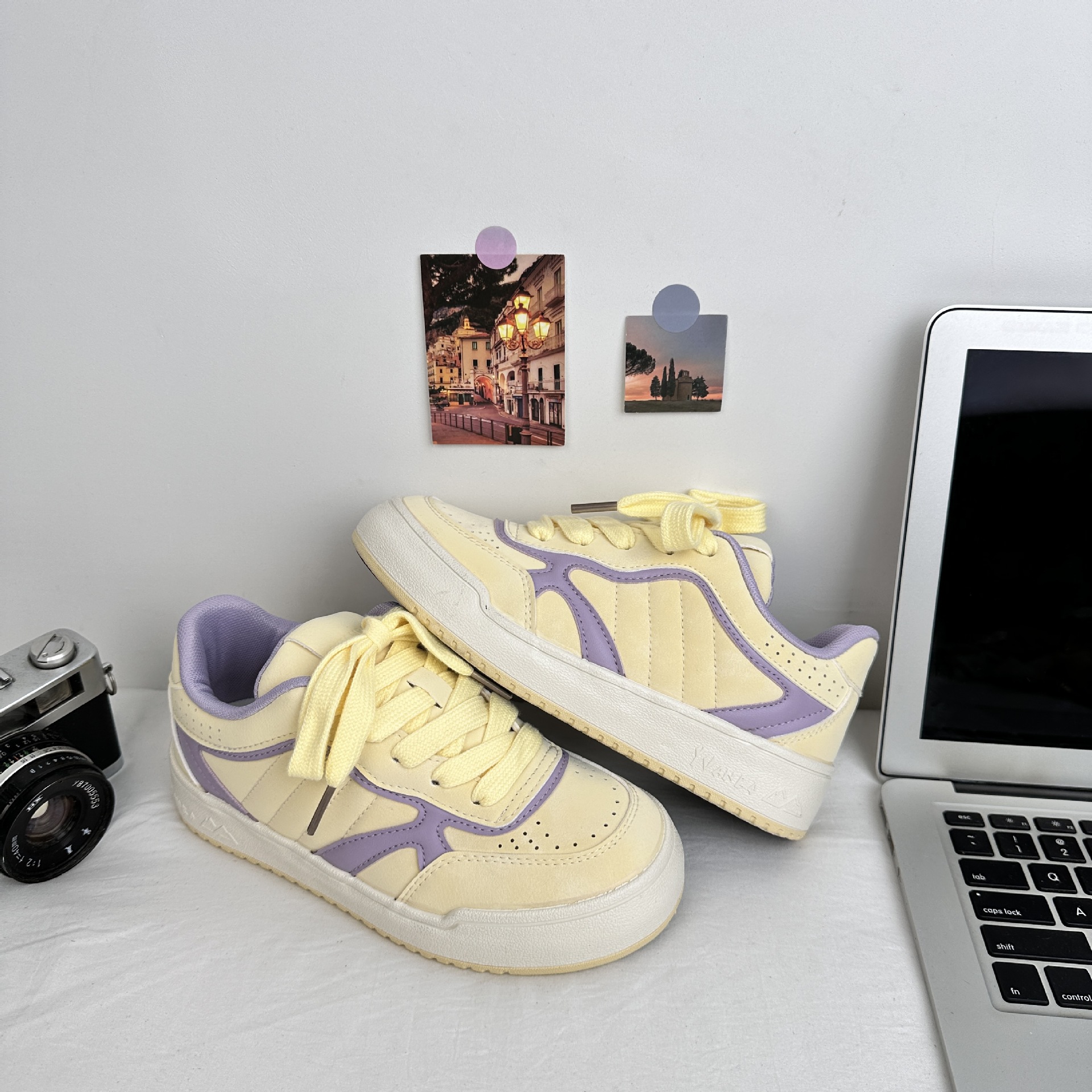 Yuanbo 2025 primavera nuevos zapatos de lona de cuero de nicho de moda zapatos deportivos de skate universal zapatos casuales