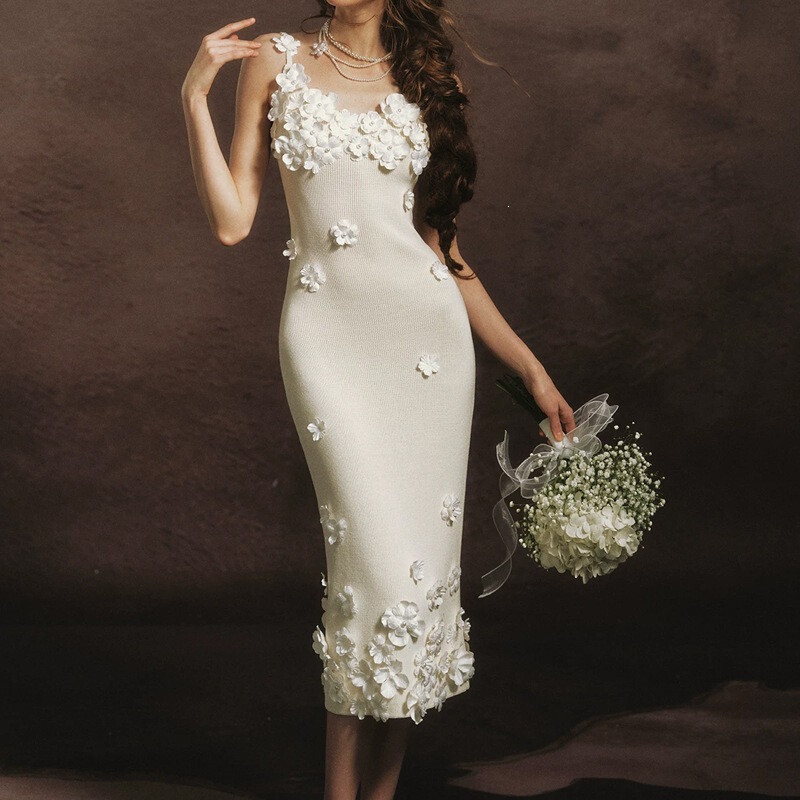 French-Style Vintage Three-Dimensional Floral Knit Dress with Lace Bell Sleeves, Slim-Fit, Lightweight Wedding Gown, Long Dress