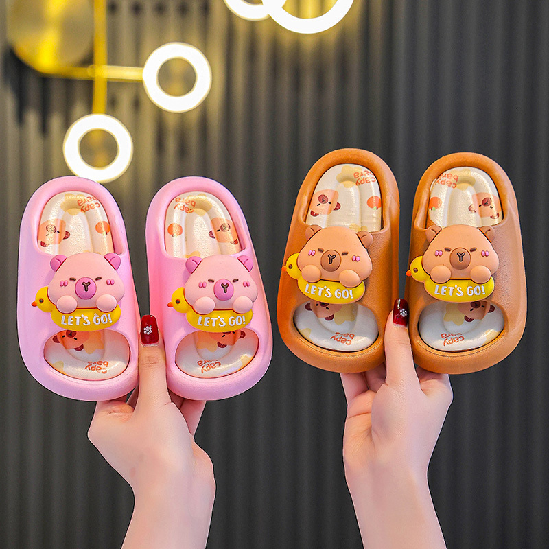 2025 nuevas zapatillas infantiles niñas de verano interior antideslizante de fondo suave para los niños en el exterior usar lindas zapatillas rojas en línea