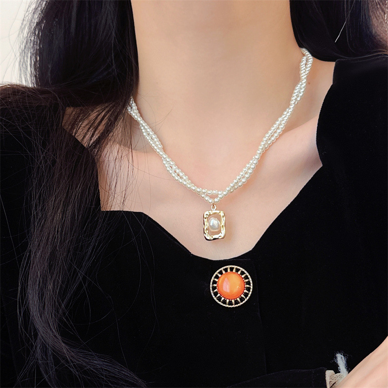 Simple Design Sense Double-layer Pearl Twist Necklace Internet Celebrous Delicate Photo Frame Clavicle Chain Baroque Pendant Necklace Simple Design Sense Double-layer Pearl Twist Necklace Internet Celebrous Delicate Photo Frame Clavicle Chain Baroque Pendant Necklace