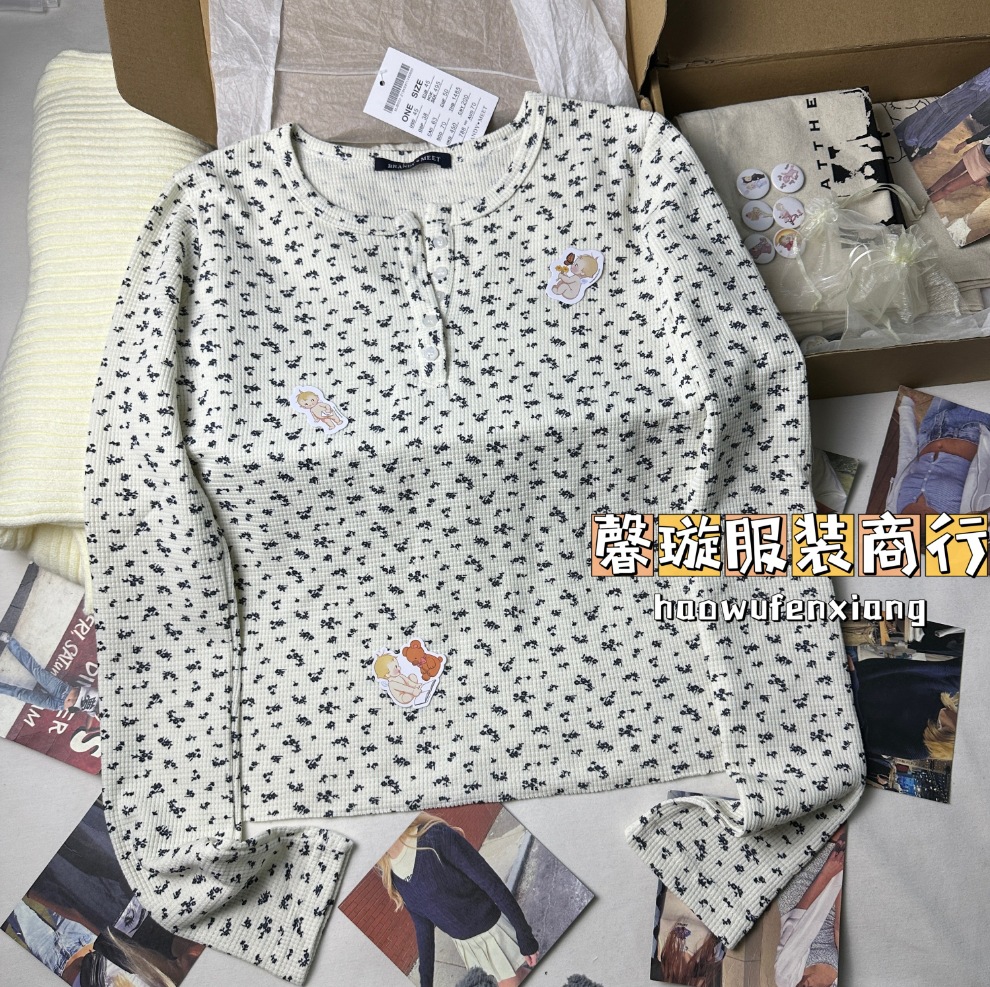 BM estilo nuevo estilo americano waffle cinco botones camisa de fondo floral de manga larga Camiseta cuello redondo botón superior image 12