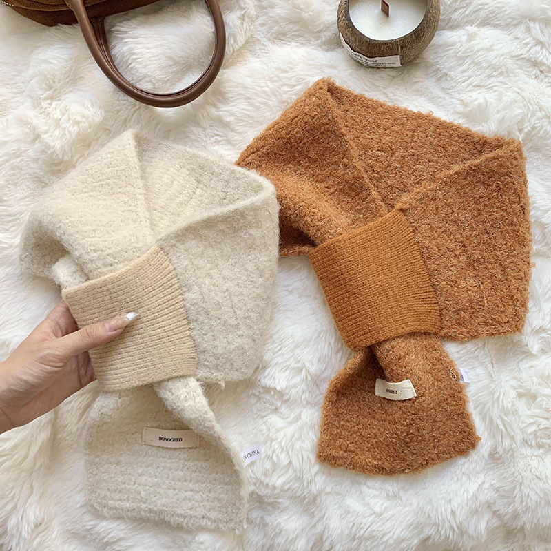 Otoño y invierno bufandas mujeres de color sólido estilo coreano universal moda caliente protector de cuello bufandas cruzadas de lana de punto bufandas al por mayor