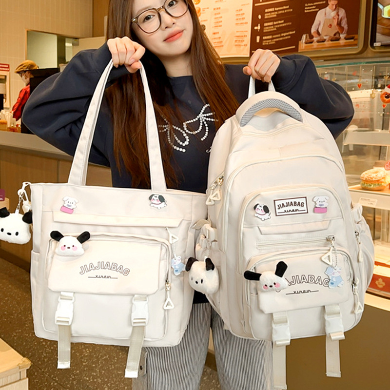 배지 6개 + 블러셔 강아지 2개 + 검은 귀 강아지 펜던트 2개가 포함된 흰색 투피스 세트