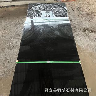 ɽ������Ȼ������ʯ�����l�S�Һ�ɫ��Į��ε��