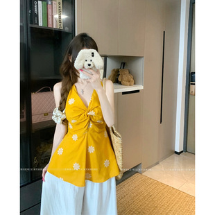 Plus-Size Yellow Embroidered Halter Neck Backless French V-Neck Twist Top for Chubby Women