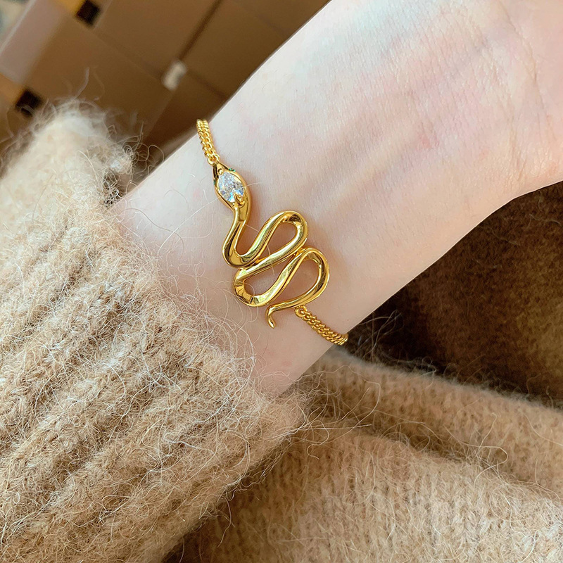 Trendy Snake Bracelet from Xiaohongshu, Fashionable New Design with High Aesthetic Value, Light Luxury, Unique Niche Versatile Accessory