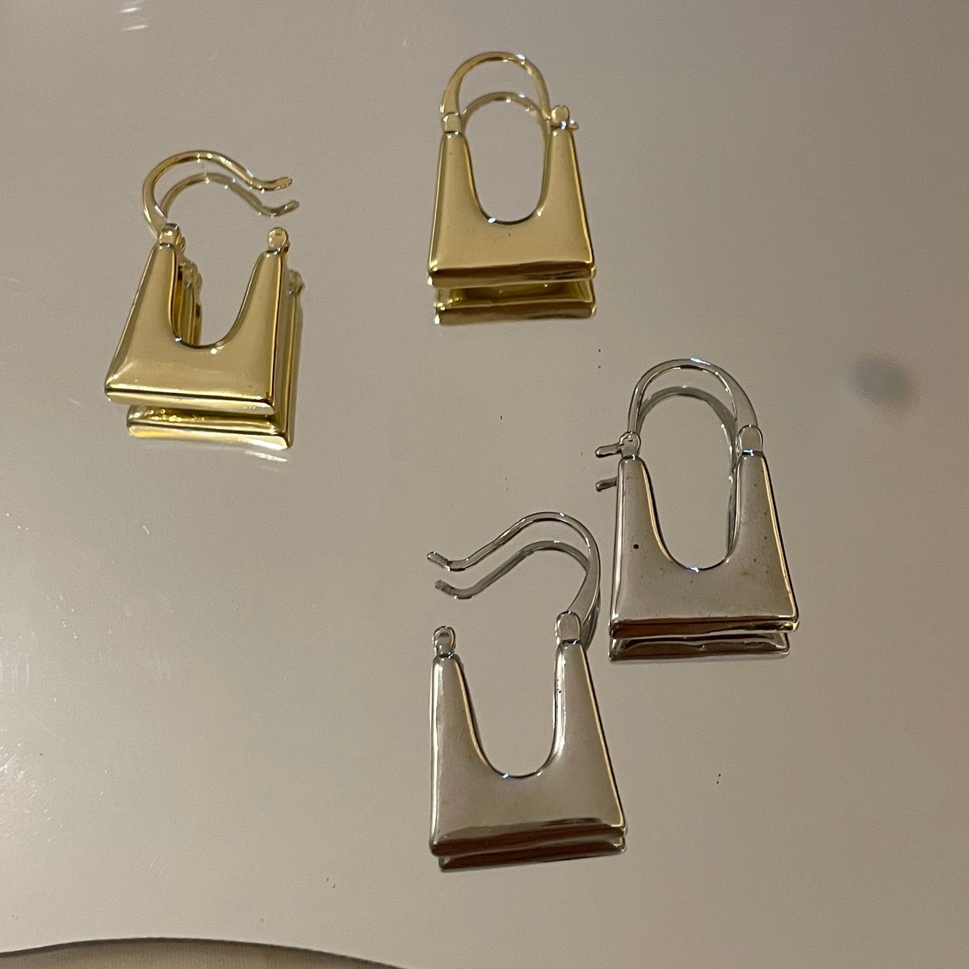 Simple Texture Geometric Bag Shape Metal Earrings display picture 6