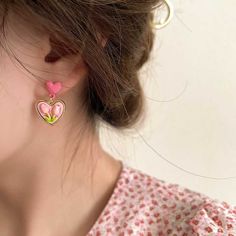 Design Sweet Love Flower Earrings Women's Ear Clip Women's Retro Elegant Fashion Earrings Anti-allergy Earrings