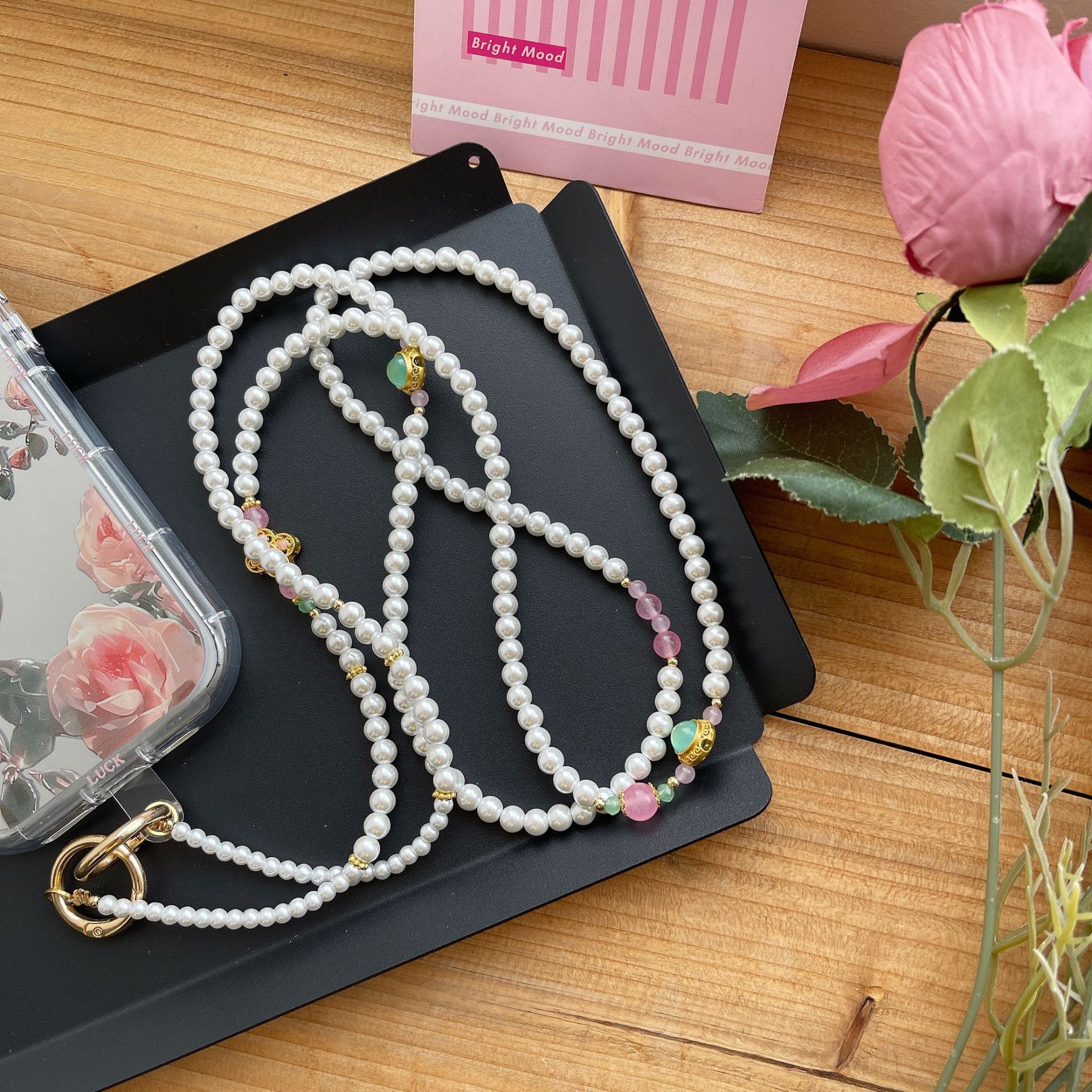 Boutique hecho a mano de alta gama para teléfono móvil cadena larga de perlas de piedra natural femenina cordón de teléfono móvil de moda colgante de mensajero largo