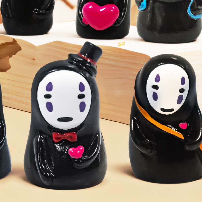 Artículos de comestibles japoneses Hayao Miyazaki lindo hombre sin rostro muebles para el hogar decoración de automóviles sala de estar decoración resina artesanías al por mayor