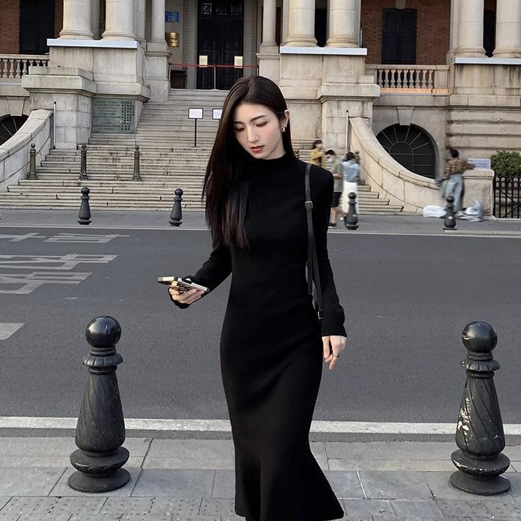 Hepburn style black bottoming knitted dress women's autumn and winter with overcoat slim-fit long sweater fishtail skirt Hepburn style black bottoming knitted dress women's autumn and winter with overcoat slim-fit long sweater fishtail skirt