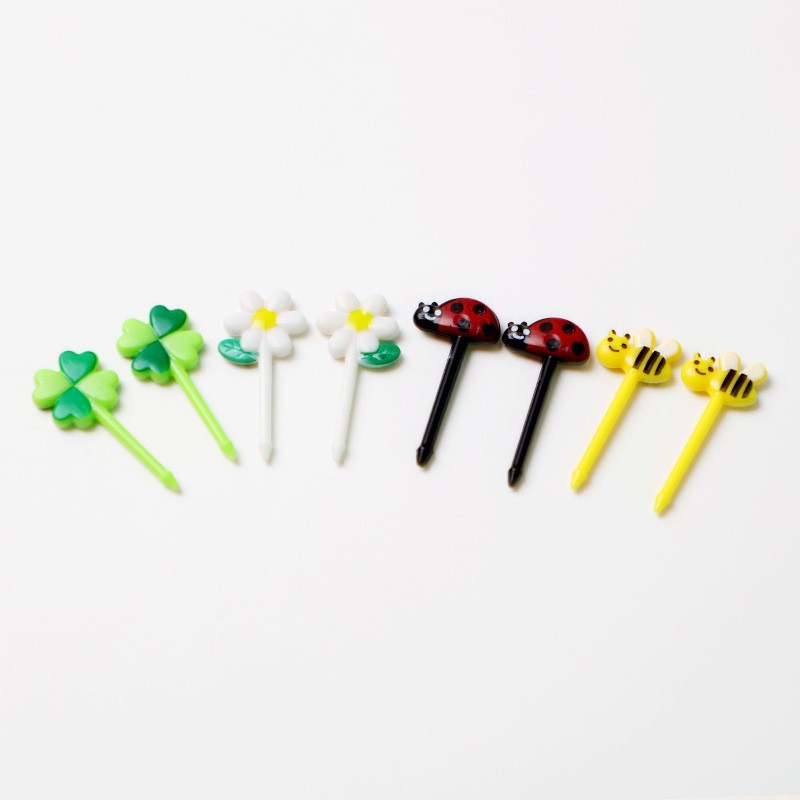 Cartoon japonés encantador tenedor de fruta transfronterizo venta caliente stick de fruta creativa decoración mini tenedor de fruta al por mayor