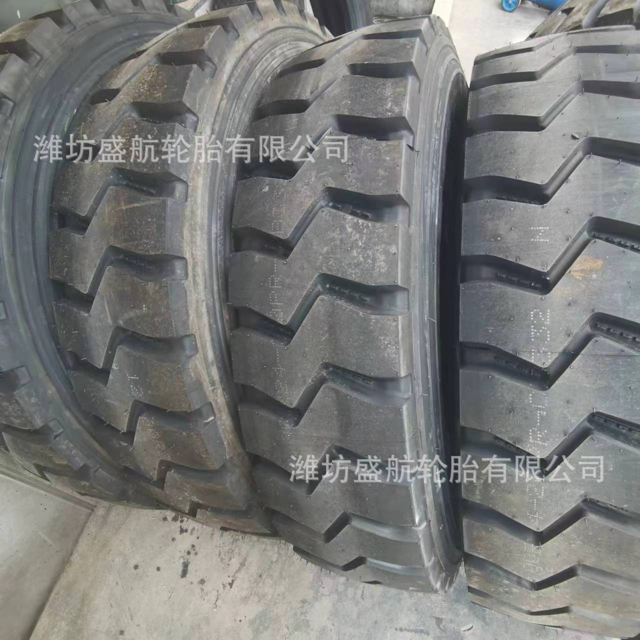12.00R24矿用宽体自卸车轮胎1200R24 CB332矿山花纹全钢工程轮胎