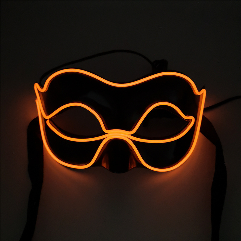 Fabricantes de máscaras luminosas extrañas de fiesta de Halloween ofrecen máscaras luminosas clásicas de mitad de cara.