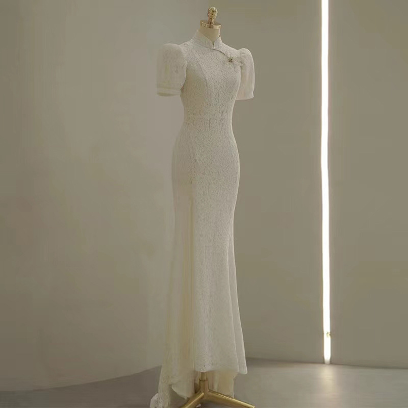 Nuevo encaje blanco fishtail tostada vestido cheongsam simple luz lujo compromiso boda vestido de noche nupcial vestido de novia suministro