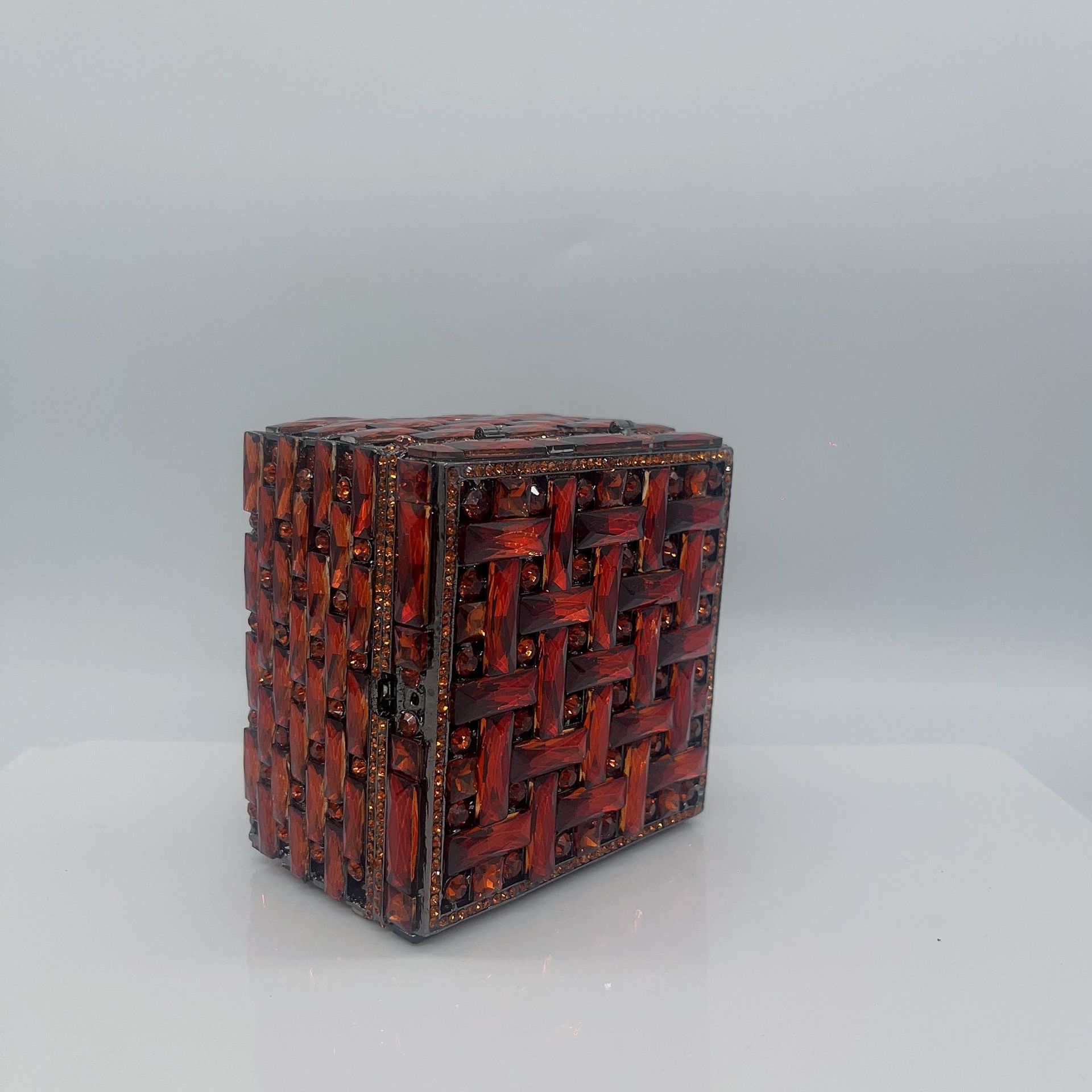 Nuevos diamantes transfronterizos caja de joyería de banquete bolsas tridimensionales de banquete europeas y americanas bolsas de mano de diamantes completas embrague nuevo púrpura