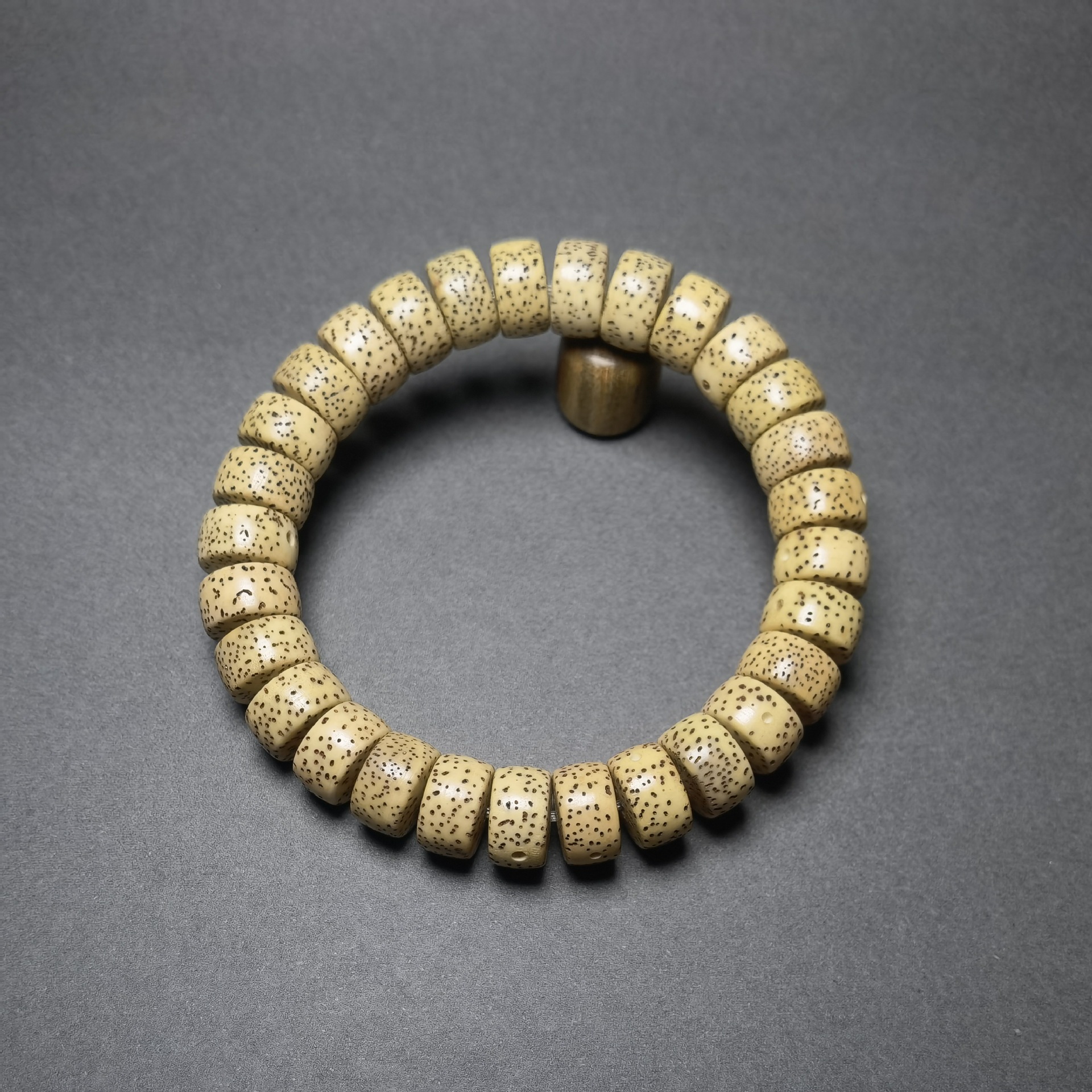 정제는 약 12x7mm입니다.