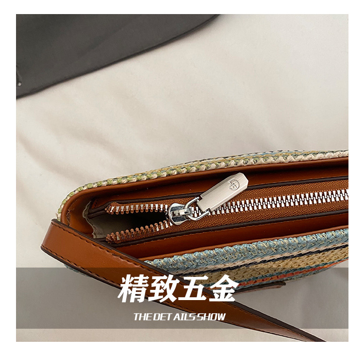 This year, the rainbow woven small bag is in vogue. It's a new summer model for girls in 2025, a trendy single-shoulder bag with contrasting colors and a crossbody bag Application Scenario