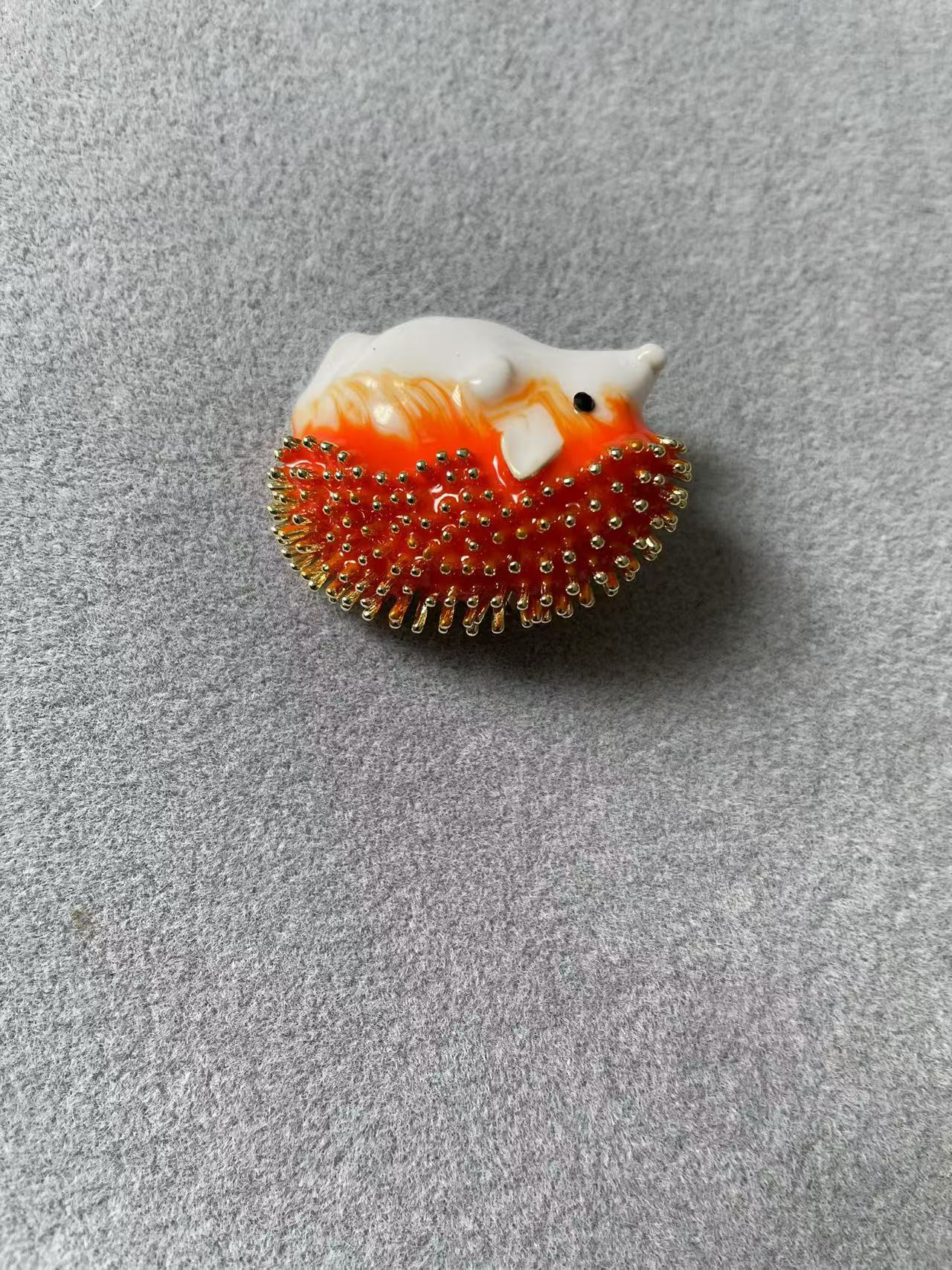 Cross-Border Cute Enamel Oil-Drip Hedgehog Brooch, Eco-Friendly Alloy, Fashionable Versatile Animal Anti-Exposure Brooch Wholesale