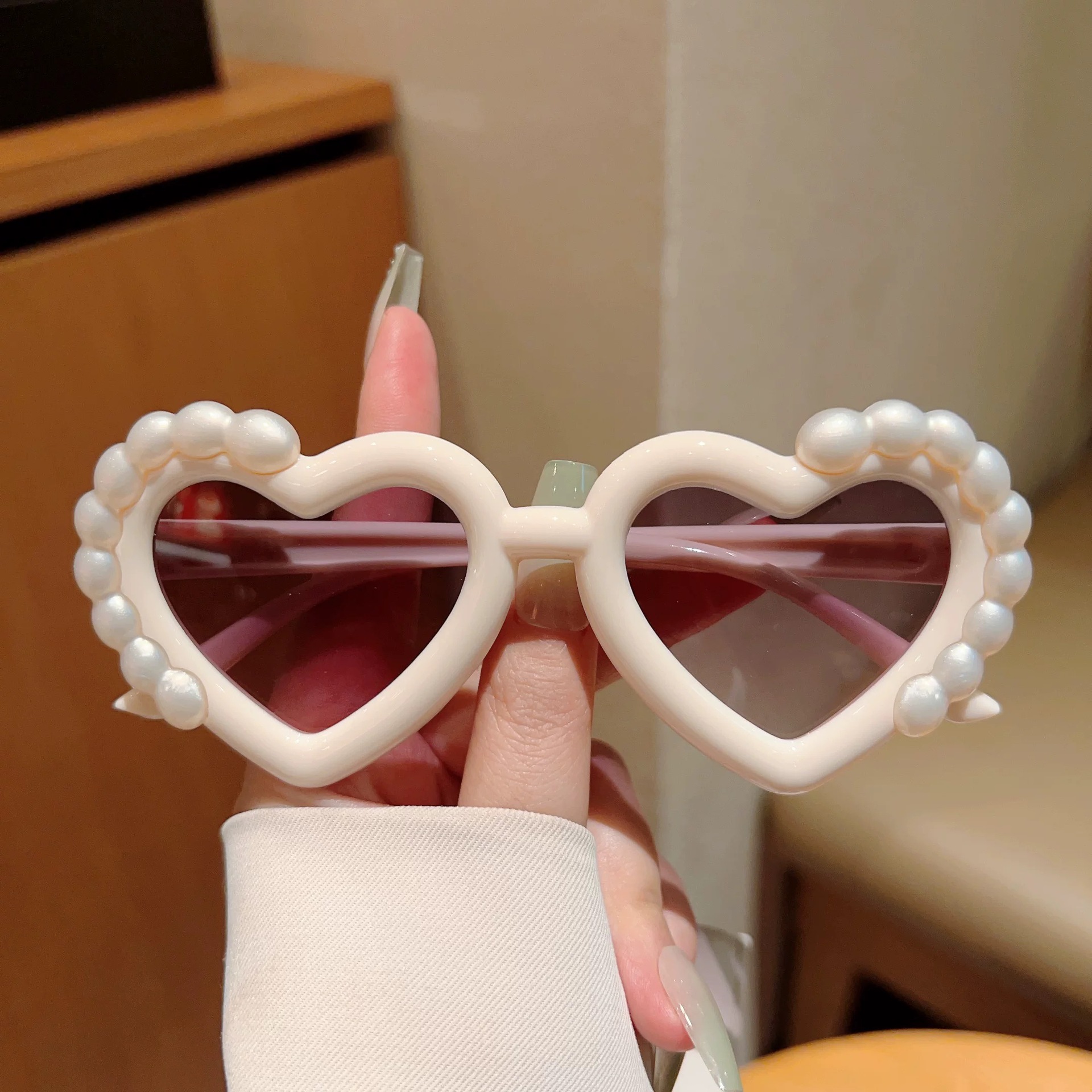Pearl love glasses-off white