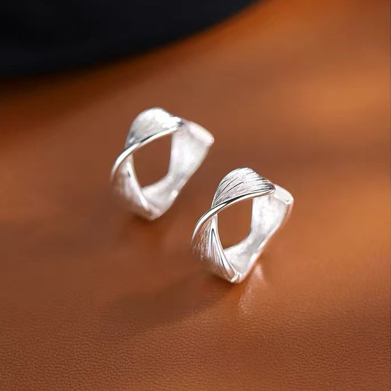 Hopeiset solmukorvakorut elegantit rengaskorvakorut_voghion.com