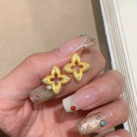 耳环;项链;耳钉