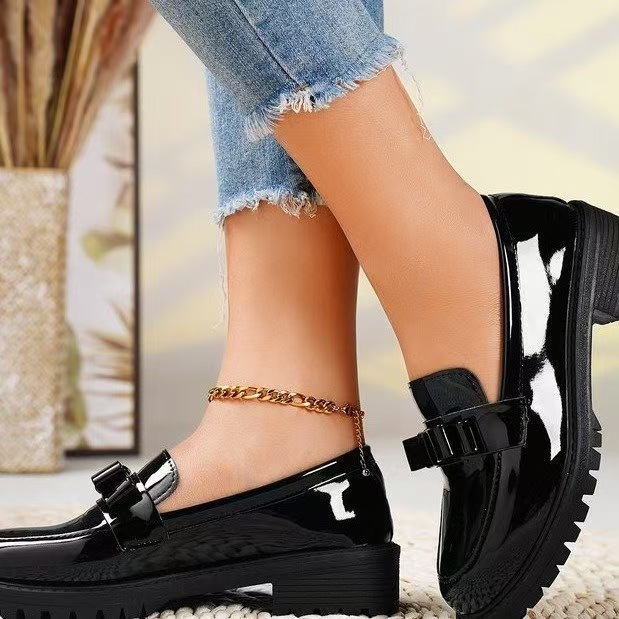 跨境2025新款漆皮亮面流苏中跟复古乐福鞋欧美大码时尚休闲单鞋