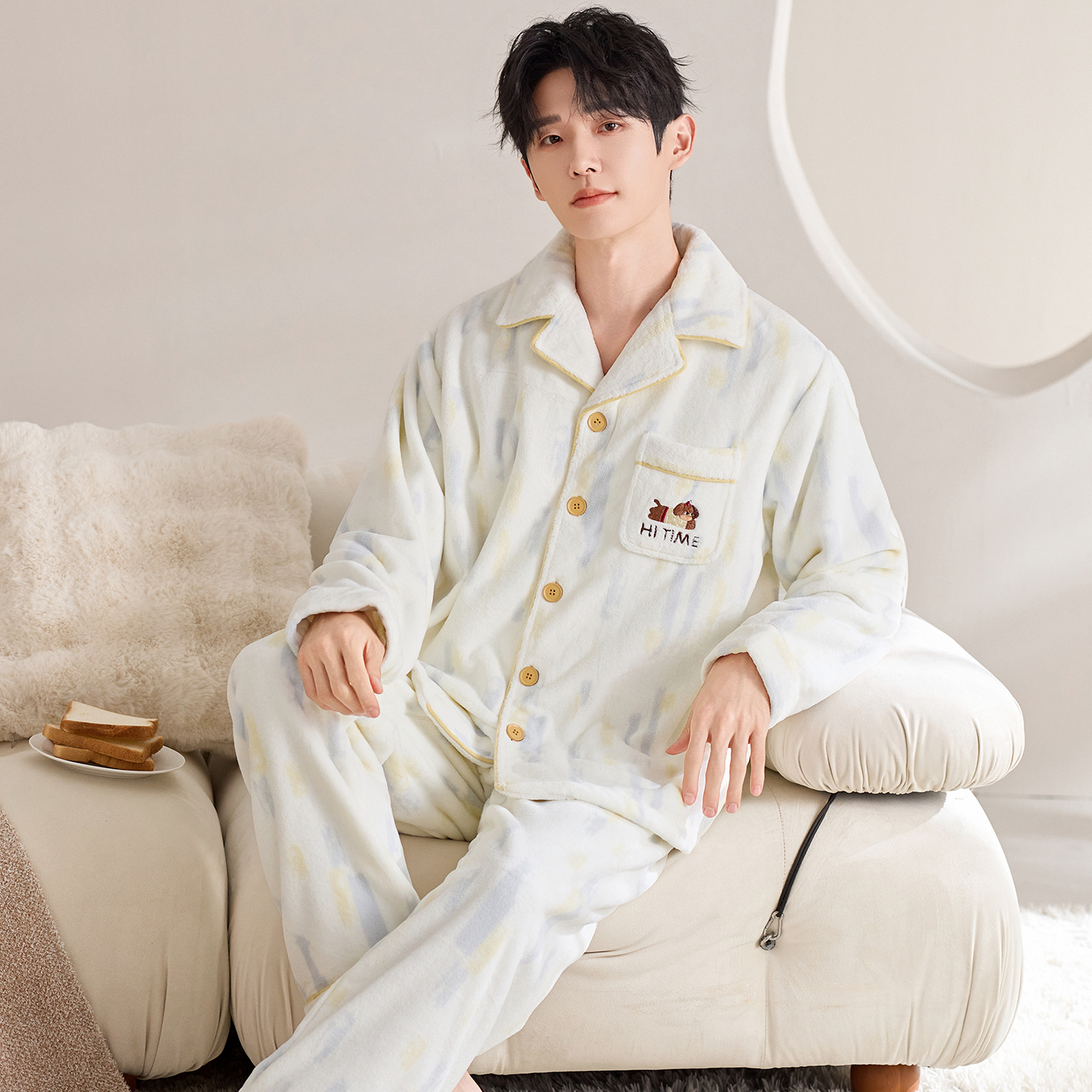 Pijama de pareja de coral de veludo de coral de cautiverio y invierno de veludo de franela gruesa se puede usar con un conjunto de cardigan.