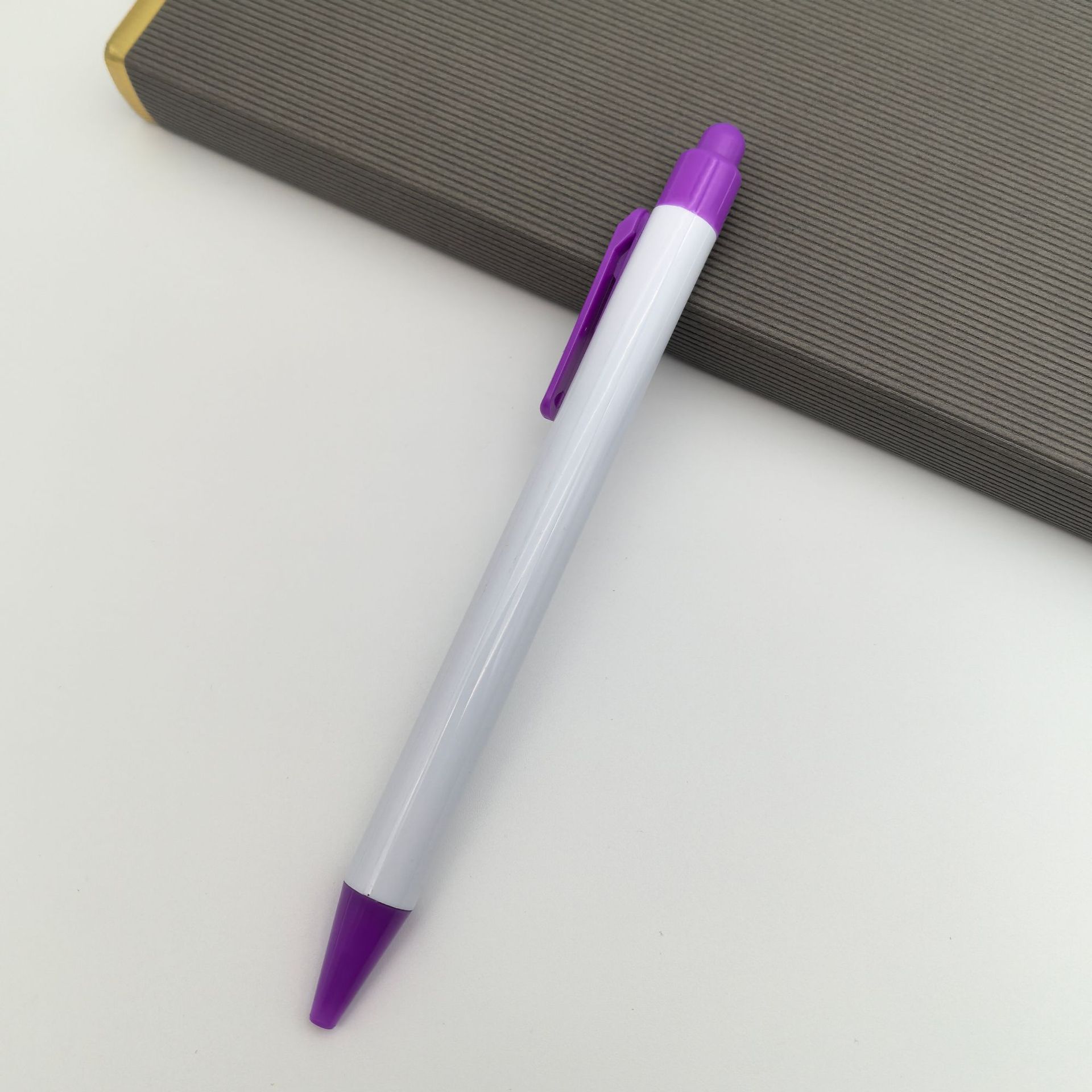 La parte superior de la bolígrafo de muñeca se puede instalar en la película de muñeca tridimensional de la bolígrafo publicitario DIY personalizado